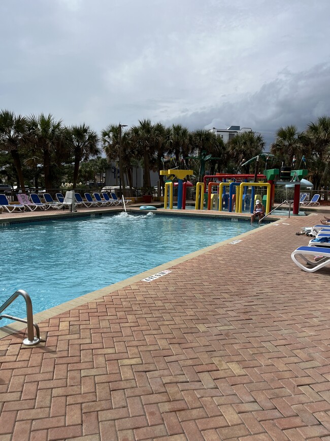 Beautiful outdoor pool - 6900 N Ocean Blvd Condo Unit 905