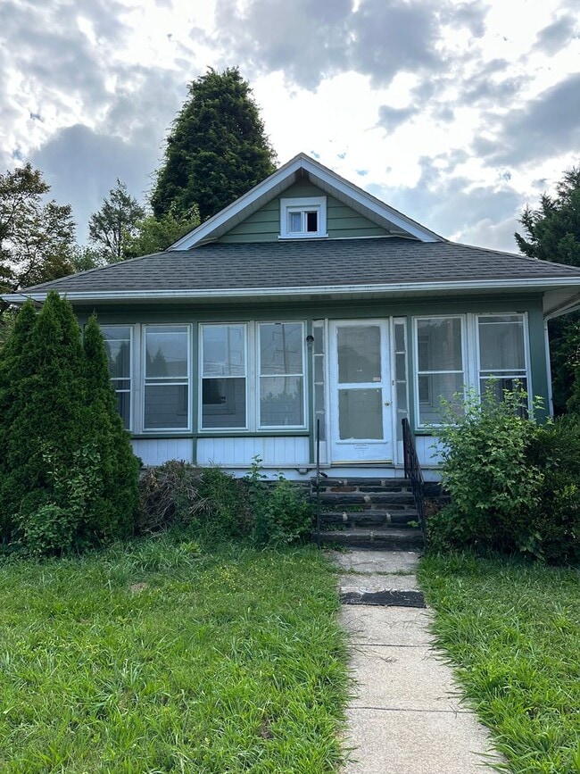 Building Photo - 3 Bed, 2 bath single in Upper Darby Rental