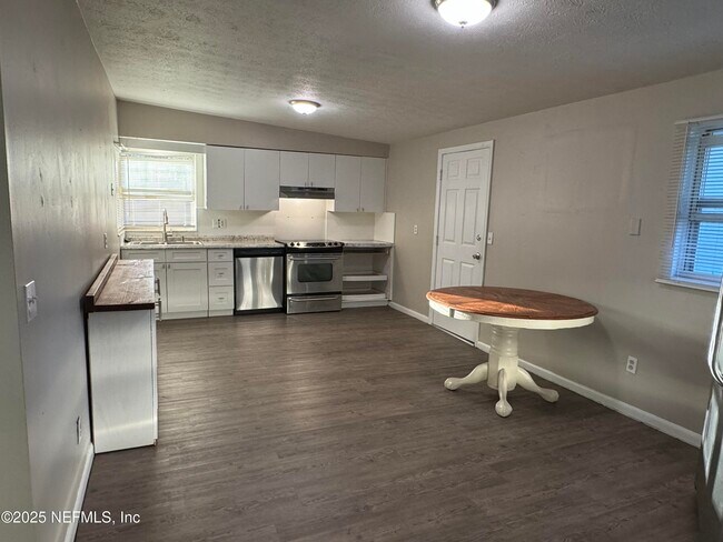 Photo - 9359 Orme Rd