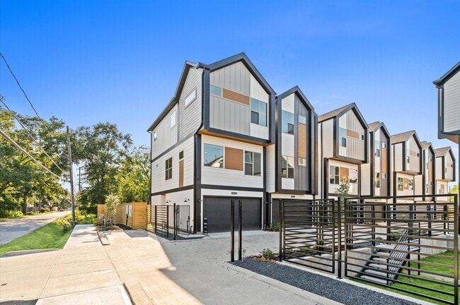 Photo - 820 Curtin St