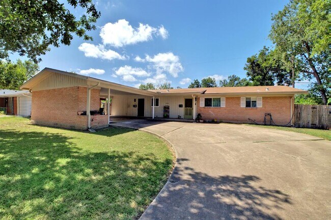 Building Photo - 2201 Lanier Dr