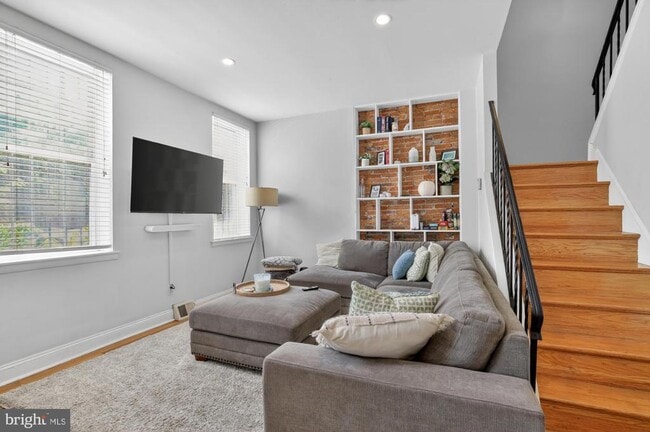 Photo - 874 N 4th St
