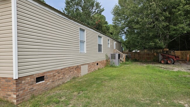 Photo - 610 E Branch Dr