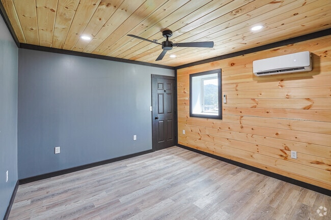 1 habitación, 1 baño - 700 pies cuadrados - Dormitorio - 3618 Shinnston Pike