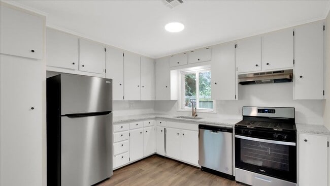 Photo - Beautiful 3 bedroom / 2 bath