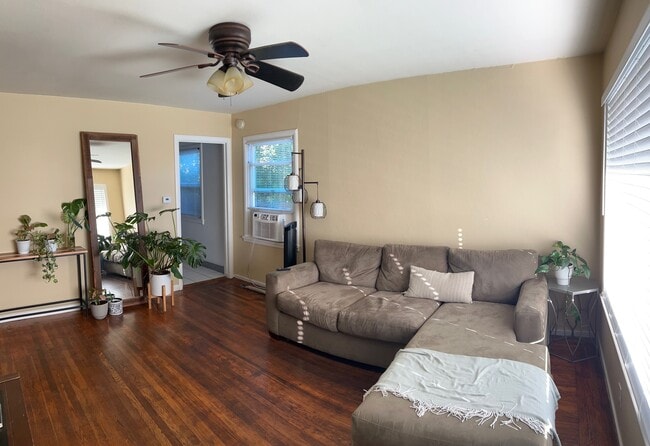 Photo - 1035 64th St