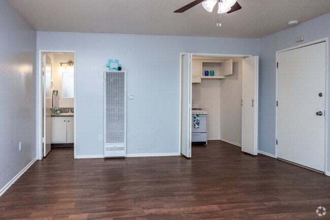Studio, 1BA- 500SF