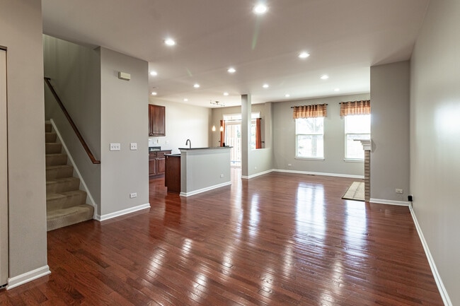 Photo - 1858 Crenshaw Cir