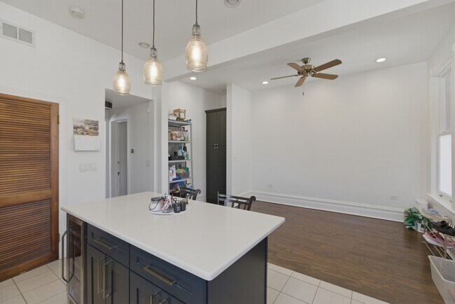 Photo - 850 W Oakdale Ave Unit 3