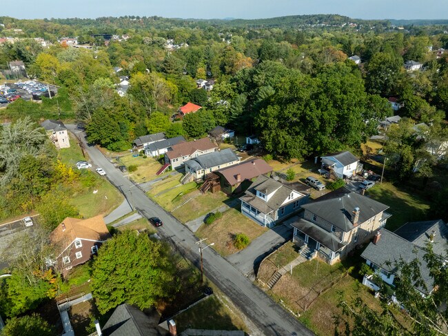 Photo - 213 Crawford St
