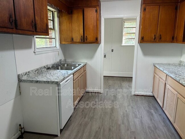 Photo - 352 N 16th St