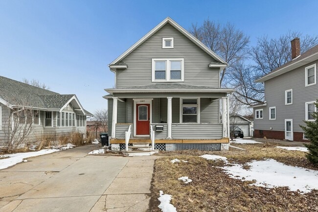 Building Photo - 3 Bedroom Dundee Home with Detached Garage!!