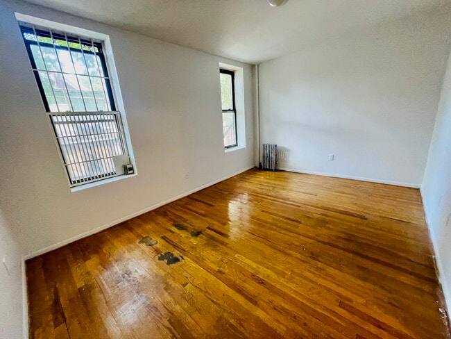 Photo - 392 E 4th St