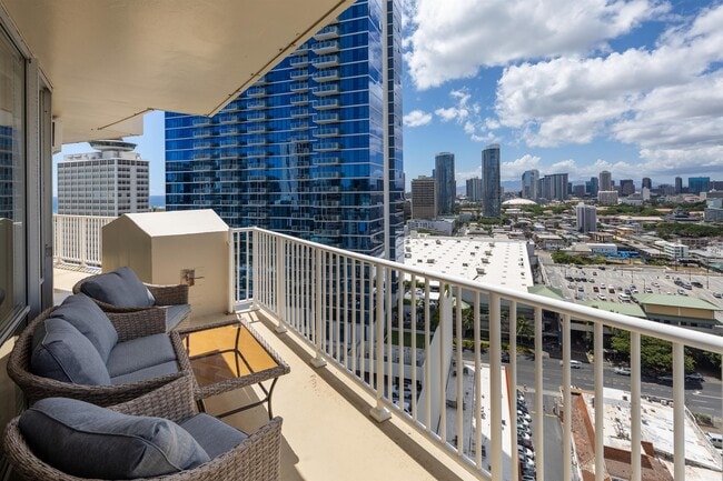 Building Photo - 750 Amana St