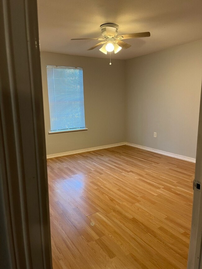 Photo - 8826 Crestview Dr