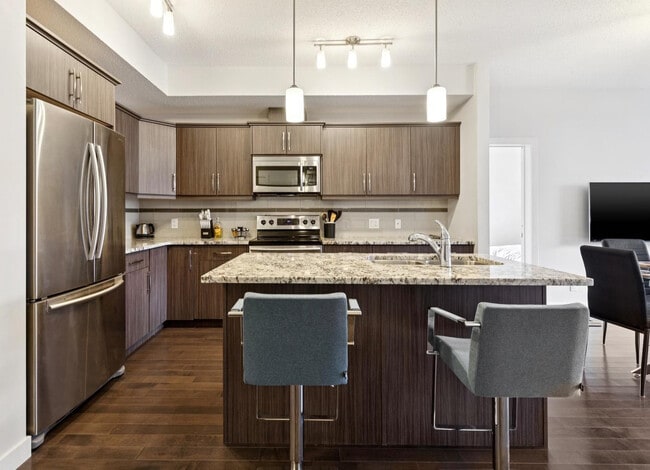 Photo - 10523-123 123 St NW