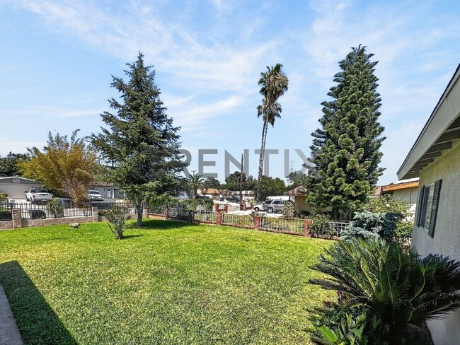 Photo - 12995 Chestnut Ave