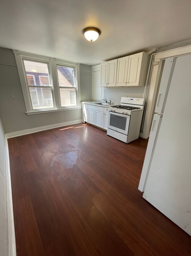 Building Photo - 11 Dorman St Unit 3 Rental