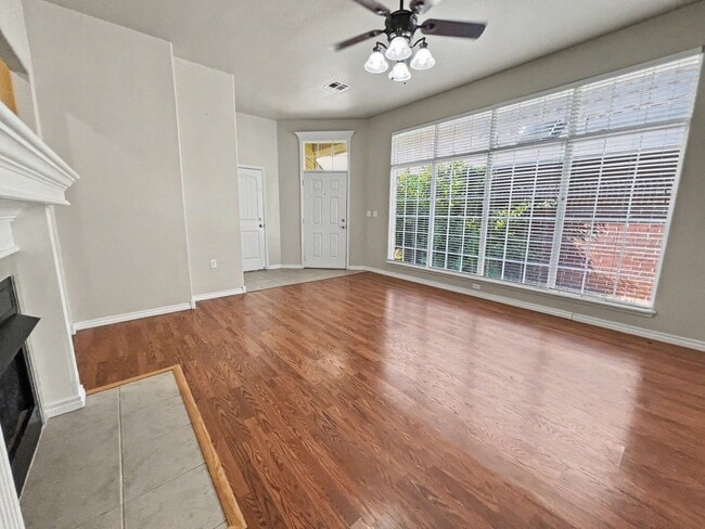 1212 Jeannie Ln