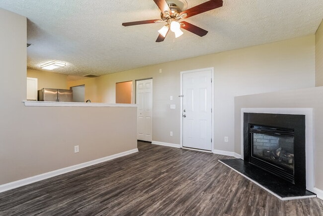 Photo - 514 Laurens Way