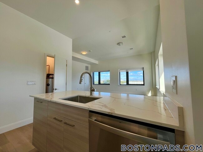 Photo - 1079 Commonwealth Ave Unidad 410