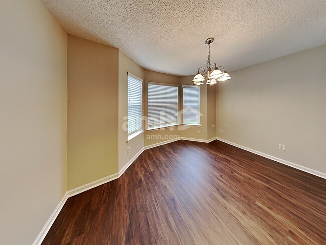 Photo - 330 Kentwood Springs Dr