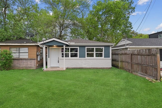 Photo - 4630 Clover St