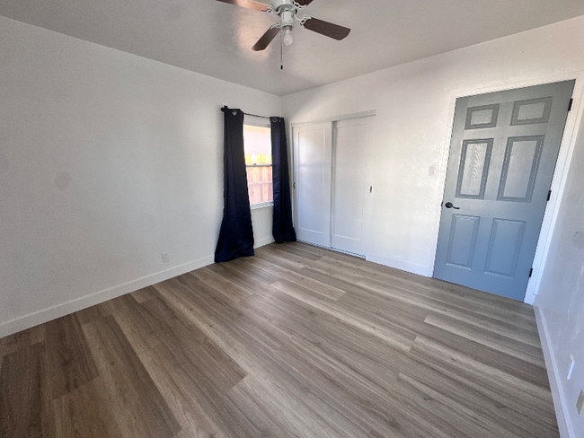 Photo - 422 E Grand Ave