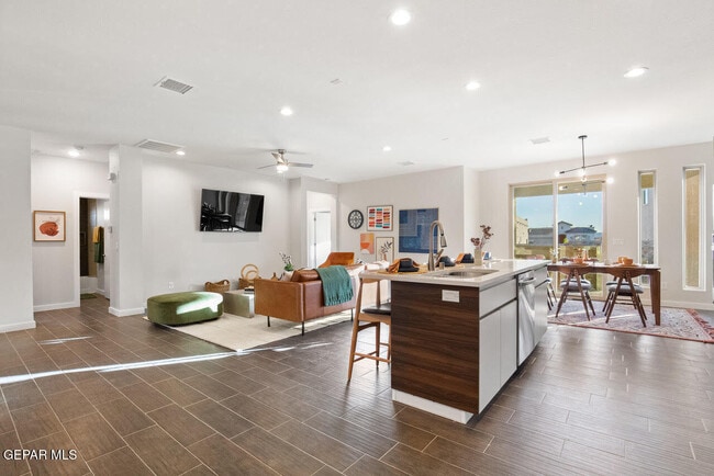 Photo - 245 Emerald Tower Dr