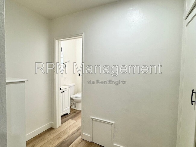 Photo - 1041 1/4 South Norton Avenue Unit 1041 1/4