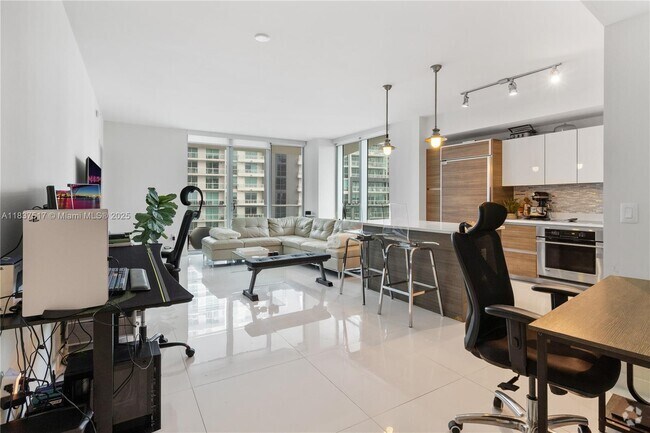 Building Photo - 1100S S Miami Ave Unit 2801 Rental