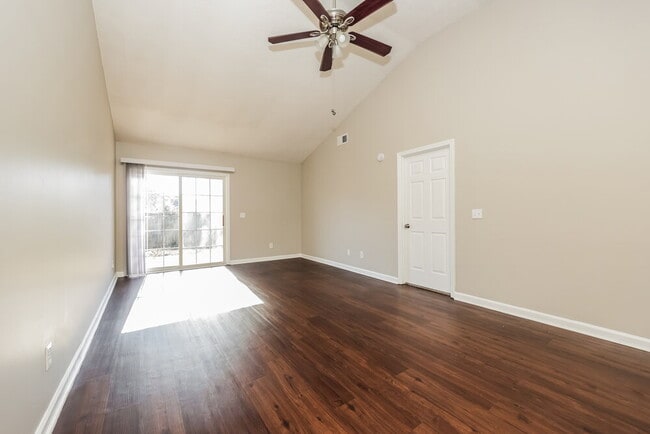 Photo - 605 Freedom Ct