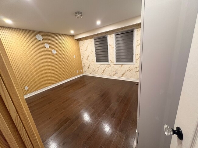 Photo - 143 Simmons Blvd