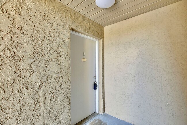 Photo - Beautiful 2/2 Condo with Full Lawn Care Included Located in Hawthorne Village – Orlando!