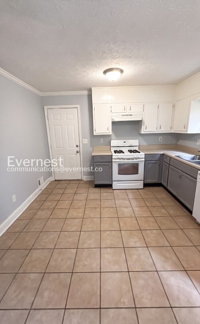 Photo - 4 Bed, 2.5 Bath Home with Carport / Available Now!