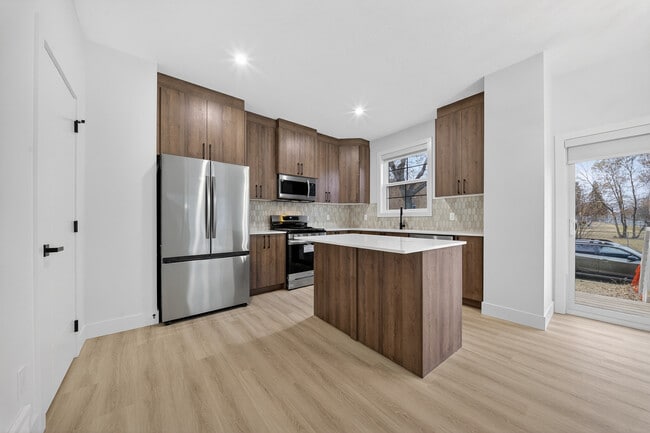 Building Photo - 8827-8122 122 Ave NW Unit 4