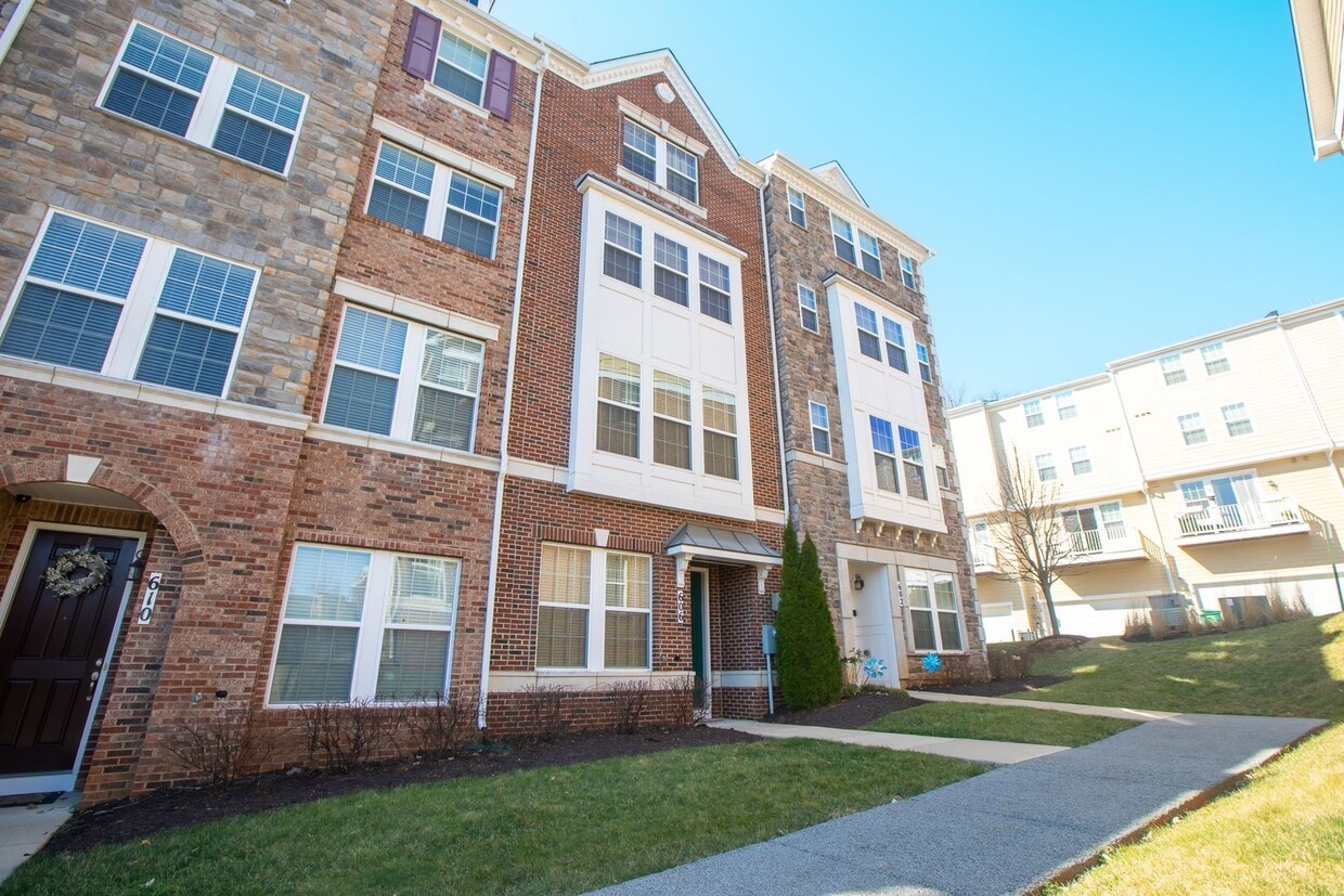 Spacious 4 BR/3.5 BA Townhome in Gaithersb... - Spacious 4 BR/3.5 BA Townhome in Gaithersb...