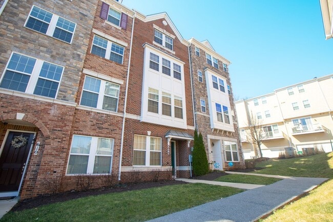 Spacious 4 BR/3.5 BA Townhome in Gaithersb... - Spacious 4 BR/3.5 BA Townhome in Gaithersb...