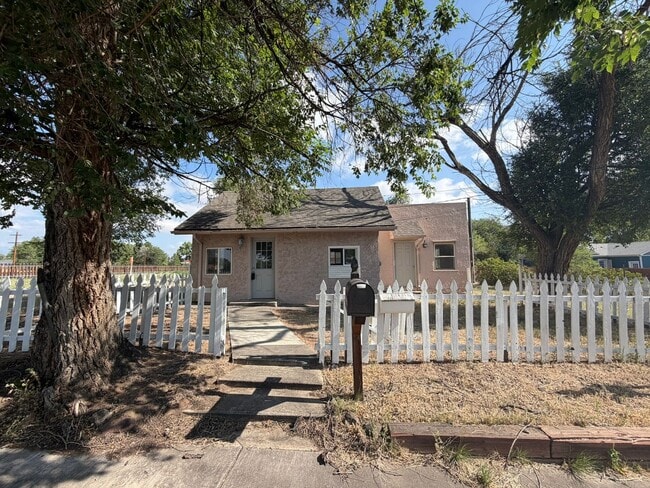 Building Photo - Great Home In Downtown Fountain!
