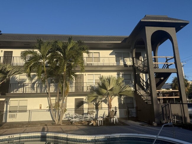 Building Photo - 1100 NE 9th Ave Unit 103