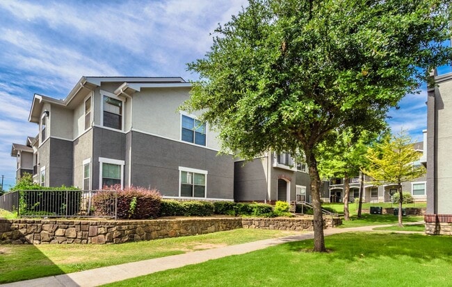 Photo - Riata Apartments