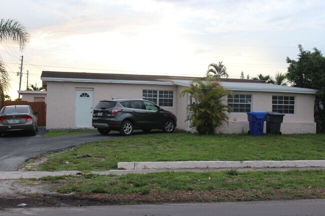 Photo - 3-Bed, 2-Bath Single-Family Home in Hollywood!