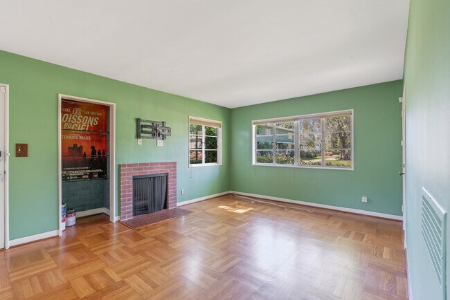 Photo - 5116 Village Grn