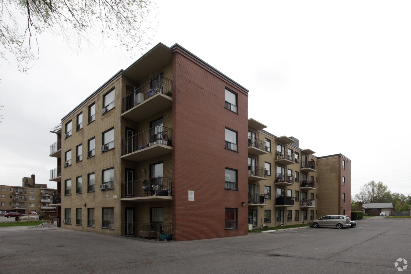 Photo - 292 Finch Ave W