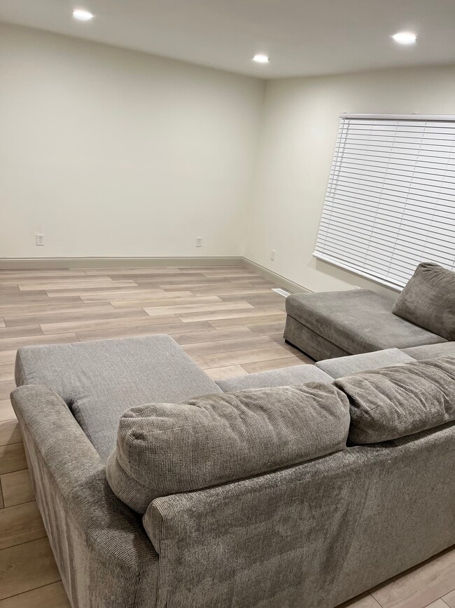 Photo - 1930 Elna Kay Dr