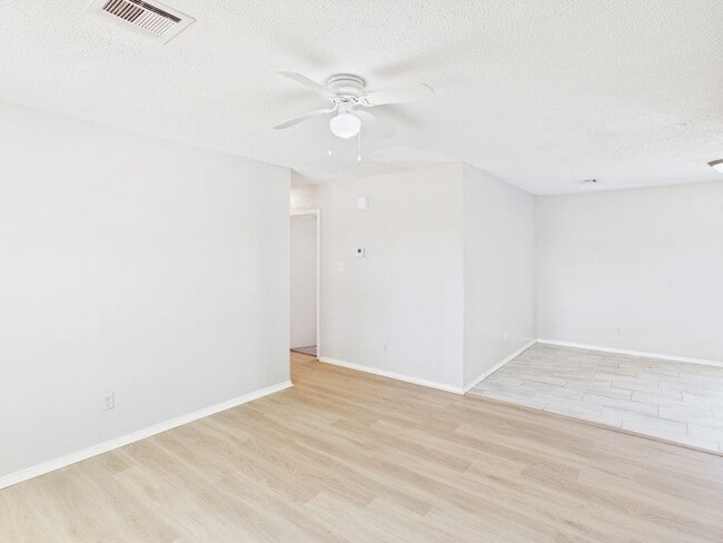 Photo - 324 NW Compass Dr