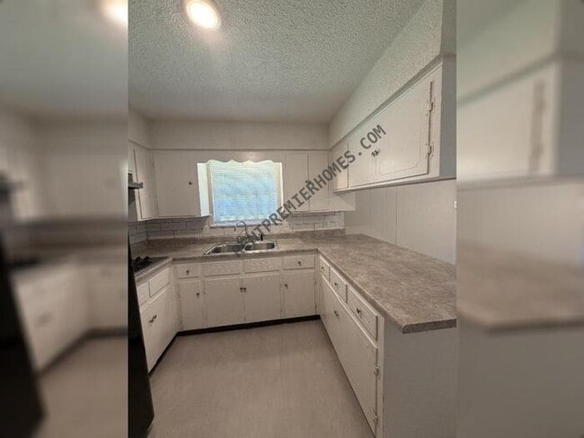 Photo - 8000 Edwina Dr