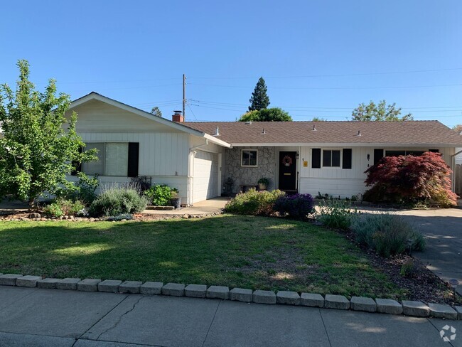 Building Photo - Cute home in Northeast Chico!