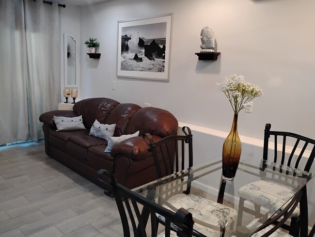 Photo - 1025 Landmark Dr Unit Cozy Apartment