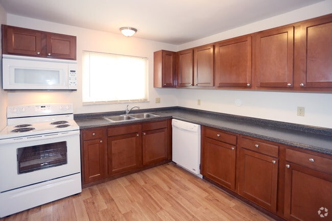 2BA, 1BA - 850 SF